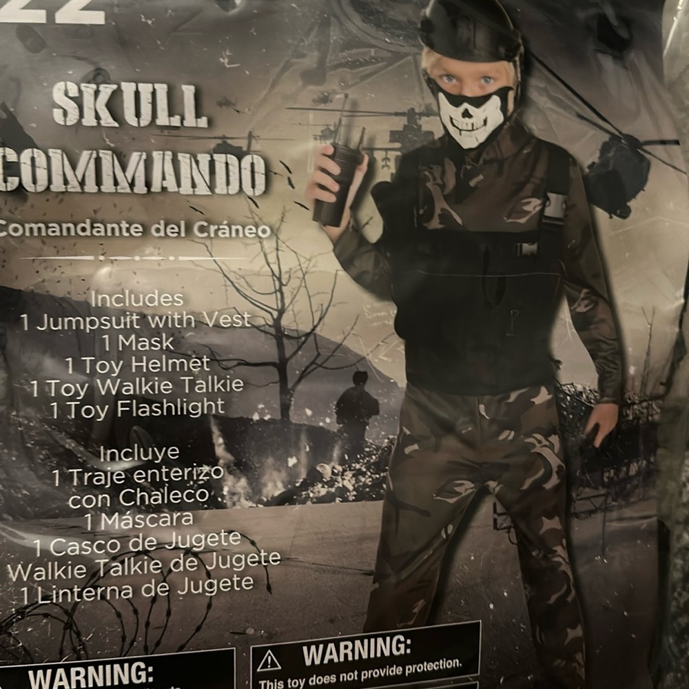 New Skull commando walmart exclusive costume small (4-6) the helmet is cracked.